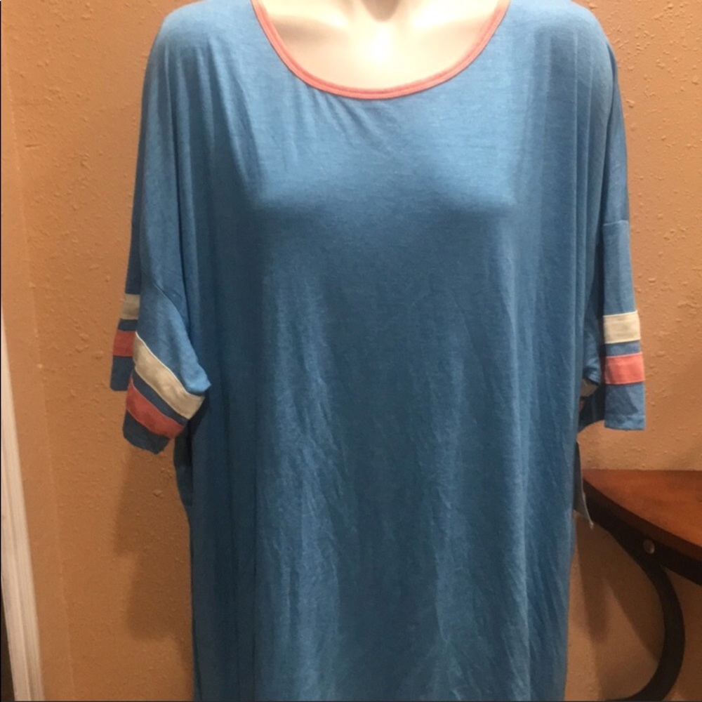NWT LULAROE IRMA TOP - Picture 2 of 4